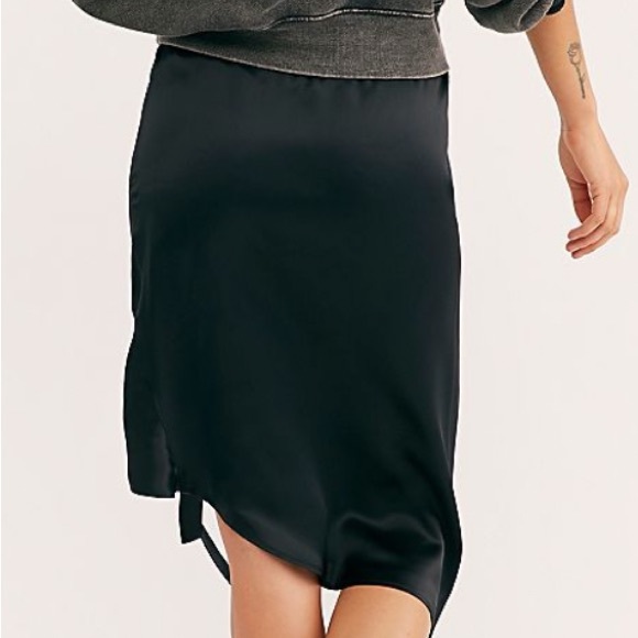 NIGHTCAP CLOTHING SILK CINDY SKIRT W/EXAGGERATED RUNCHED DETAIL IN BLACK SIZE M - Picture 6 of 7